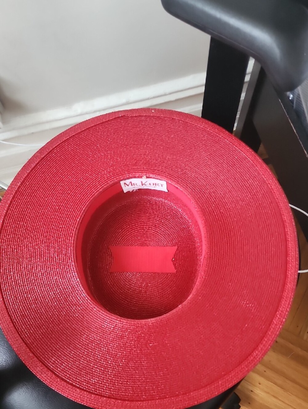 Elegant Red Wide-Brim Straw Hat with Bow - Picture 11 of 13